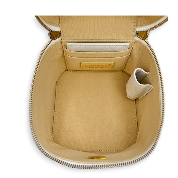 22S Chain Bar Quilted White Vanity Bag in Lambskin, Gold hardware
