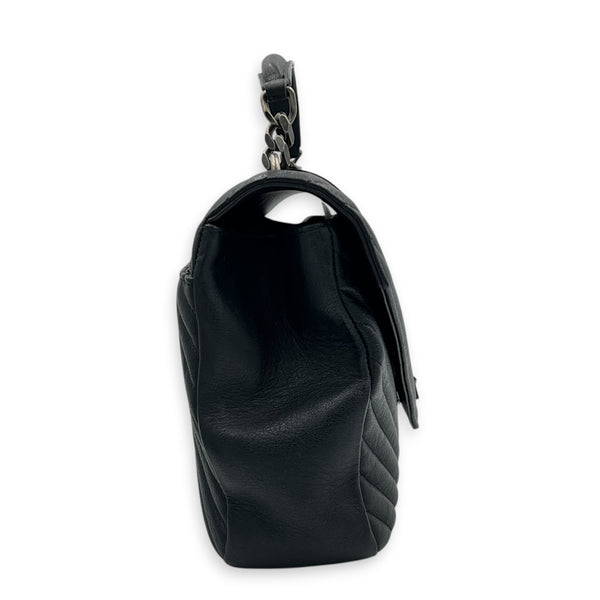 College Black Shoulder Bag in Calfskin, Ruthenium hardware