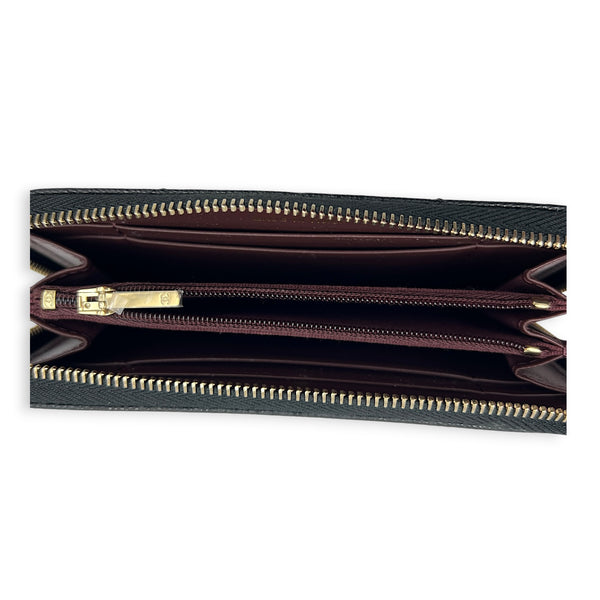 Classic Wallet Black in Caviar Leather, Gold hardware
