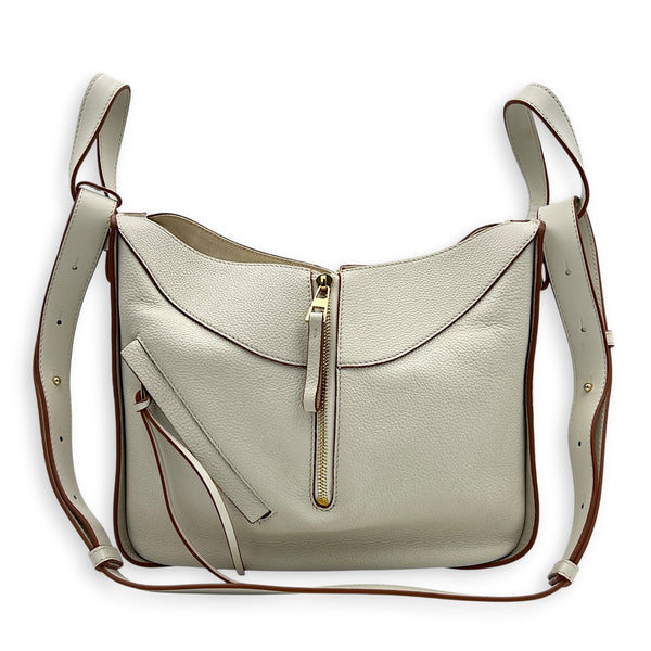 Hammock Medium White Shoulder Bag in Calfskin, Gold hardware