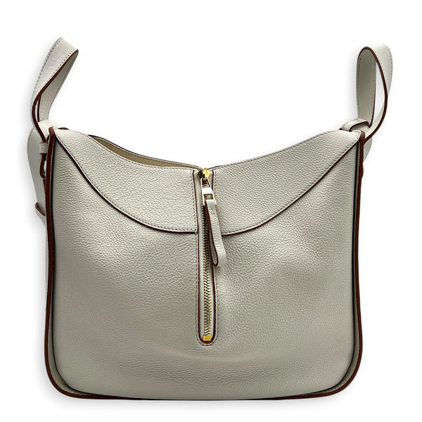 Hammock Medium White Shoulder Bag in Calfskin, Gold hardware