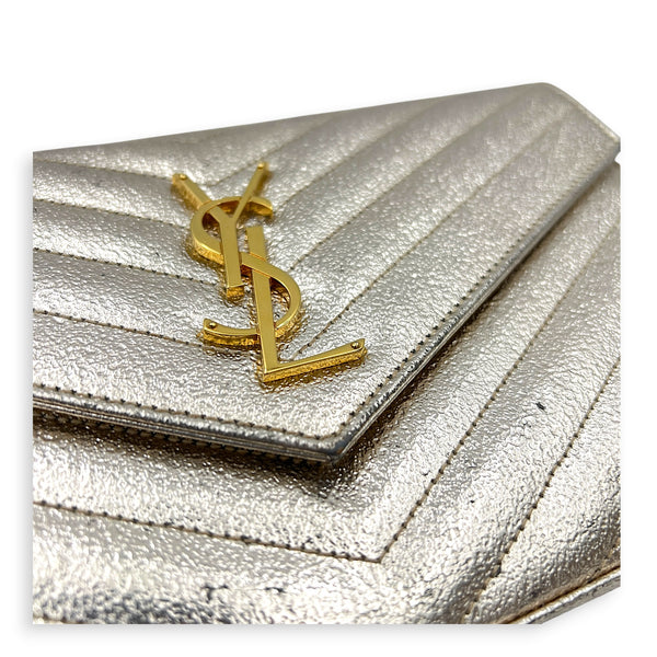 Cassandre Wallet On Chain 22cm Gold in Metallic, Gold hardware