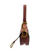 Saddle Medium Pink Shoulder Bag in Calfskin, Gold hardware