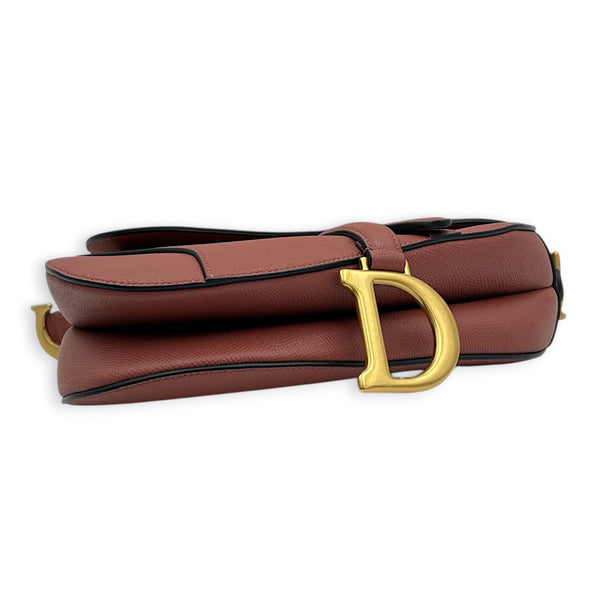 Saddle Medium Pink Shoulder Bag in Calfskin, Gold hardware
