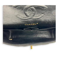 Classic Double Flap Shoulder Bag Medium Black in Caviar Leather, Gold hardware