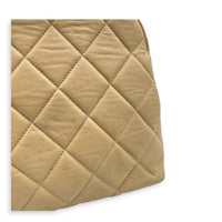 Kiss Lock Beige Shoulder Bag in Lambskin, Gold hardware