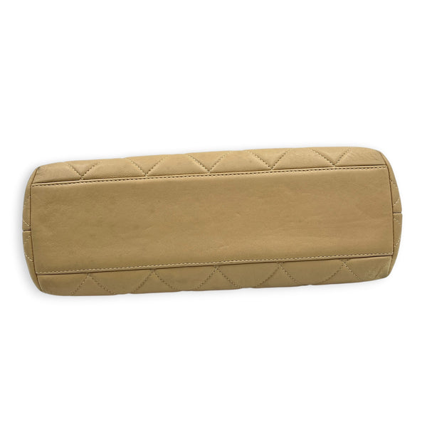 Kiss Lock Beige Shoulder Bag in Lambskin, Gold hardware