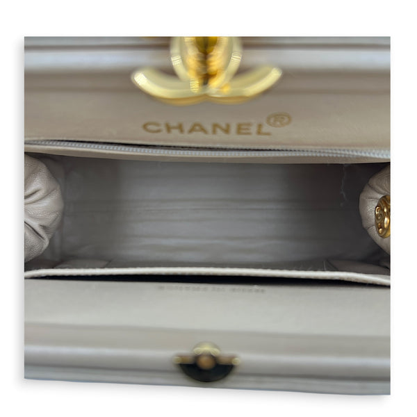 Kiss Lock Beige Shoulder Bag in Lambskin, Gold hardware