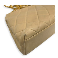 Kiss Lock Beige Shoulder Bag in Lambskin, Gold hardware