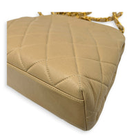 Kiss Lock Beige Shoulder Bag in Lambskin, Gold hardware