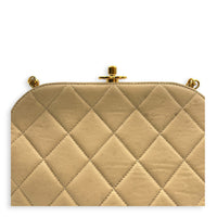Kiss Lock Beige Shoulder Bag in Lambskin, Gold hardware