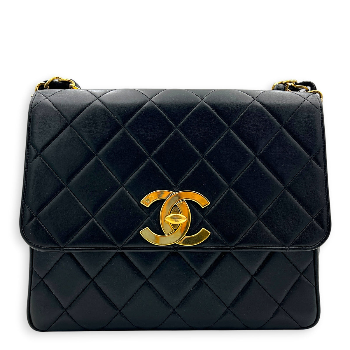 Vintage Flap Shoulder Bag Black in Lambskin, Gold hardware