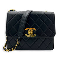 Vintage Flap Shoulder Bag Black in Lambskin, Gold hardware