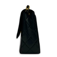Vintage Flap Shoulder Bag Black in Lambskin, Gold hardware