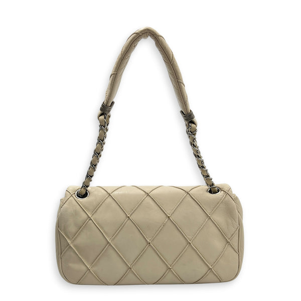 CC Double Stitch White Shoulder Bag in Lambskin, Silver hardware