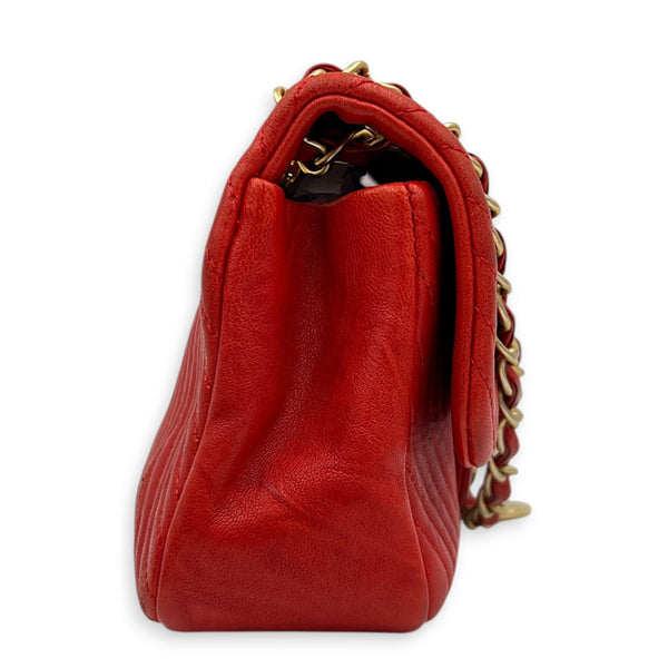 Chevron Seasonal Flap Red Shoulder Bag in Calfskin, Gold hardware