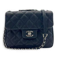 Urban Companion Shoulder Bag Black in Caviar Leather, Silver hardware