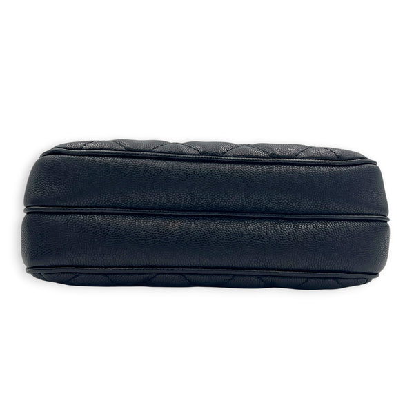 Urban Companion Shoulder Bag Black in Caviar Leather, Silver hardware