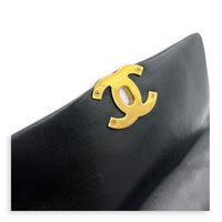 Flap Shoulder Bag Small Black in Lambskin, Mixed hardware