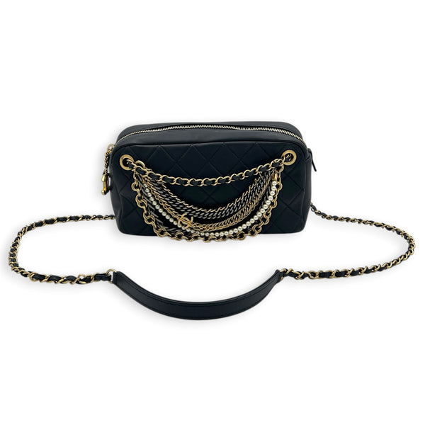 All About Chains Black Shoulder Bag in Calfskin, Gold hardware