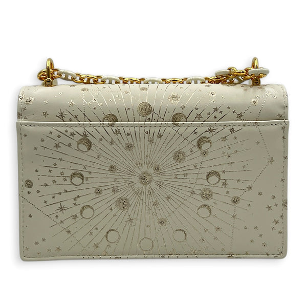30 Montaigne Shoulder Bag White in Calfskin, Gold hardware