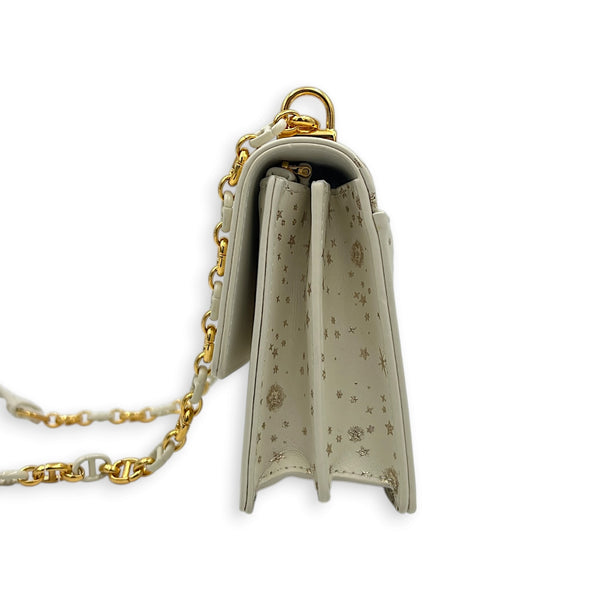 30 Montaigne Shoulder Bag White in Calfskin, Gold hardware