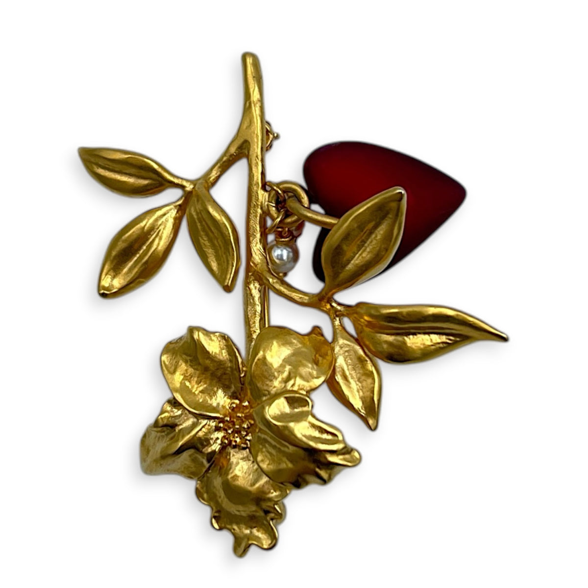 Heart Shape Brooch Gold, Gold hardware