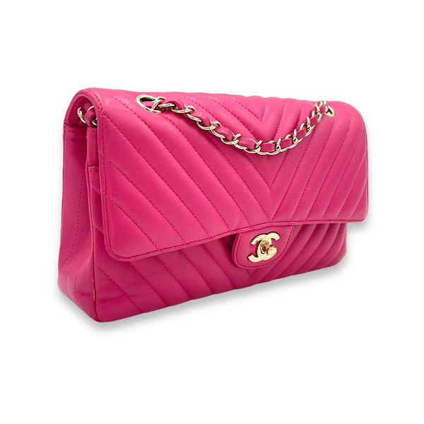 Classic Chevron Shoulder Bag in Calfskin, Gold hardware