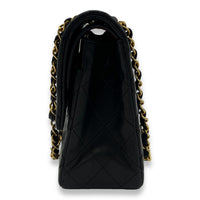 Classic Shoulder Bag Medium Black in Lambskin, Gold hardware