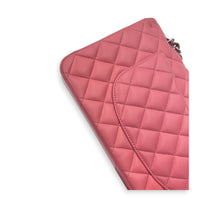 Classic Medium Pink Shoulder Bag in Lambskin, Silver hardware