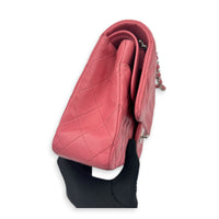 Classic Medium Pink Shoulder Bag in Lambskin, Silver hardware