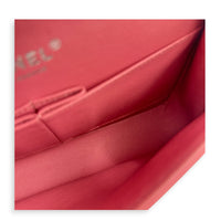 Classic Medium Pink Shoulder Bag in Lambskin, Silver hardware