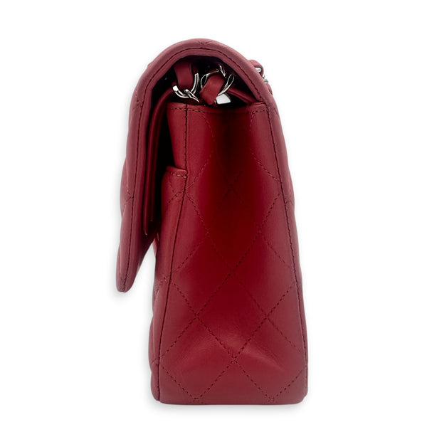 Classic Medium Pink Shoulder Bag in Lambskin, Silver hardware