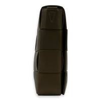 Cassette Shoulder Bag Maxi Brown in Calfskin, Silver hardware