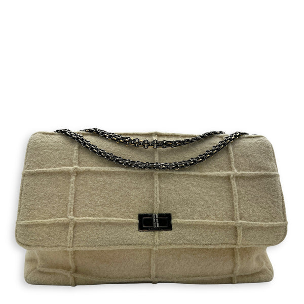 2.55 Shoulder Bag White in Wool, Gunmetal hardware