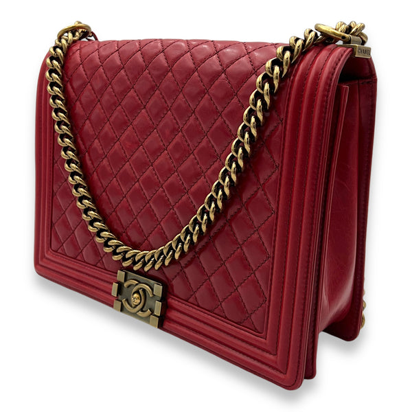 Boy Shoulder Bag Large Red in Calfskin, Gold hardware