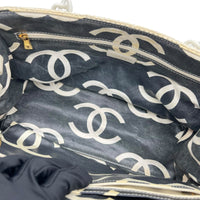 Chanel Vintage Shoulder Bag White in Canvas, Resin hardware_6