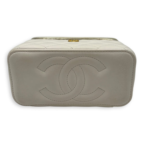 Chanel Pearl Crush Vanity Bag White in Lambskin, Gold hardware_5