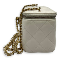 Chanel Pearl Crush Vanity Bag White in Lambskin, Gold hardware_3