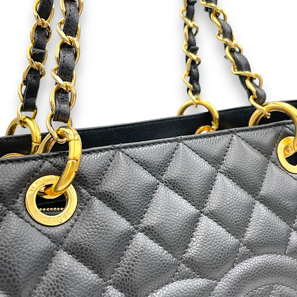 GST XL Black Shoulder Bag in Caviar Leather, Gold hardware