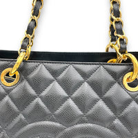 GST XL Black Shoulder Bag in Caviar Leather, Gold hardware