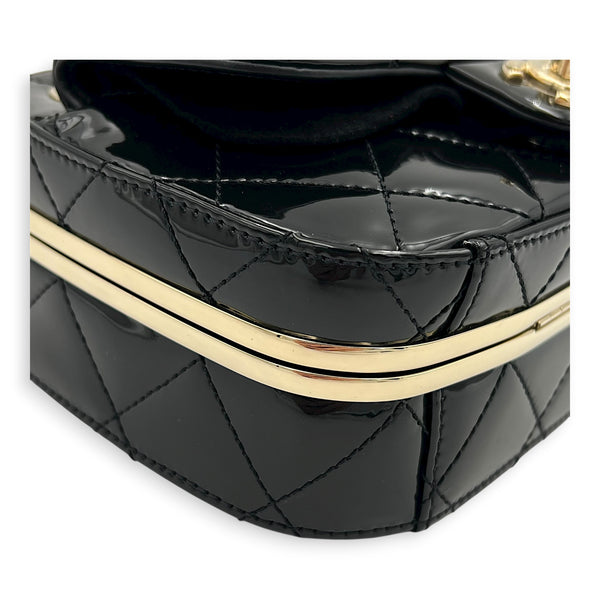 CC Seasonal Camera Shoulder Bag Black in Patent Leather, Gold hardware