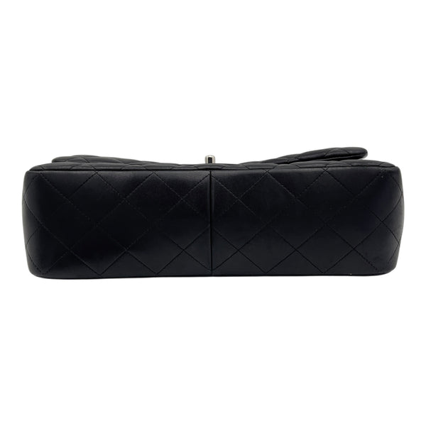 Classic Shoulder Bag Jumbo Silver in Lambskin, Silver hardware