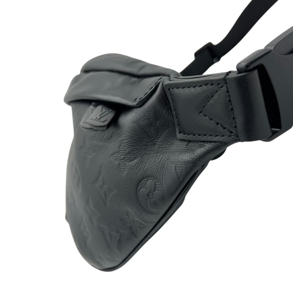Discovery Bumbag Shadow Belt Bag Black in Calfskin, Black hardware