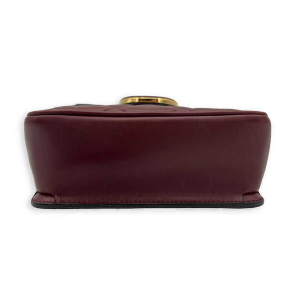 Interlocking GG Deco Shoulder Bag Red in Calfskin, Gold hardware