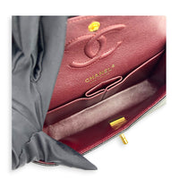 Classic Shoulder Bag Small Black in Caviar Leather, Gold hardware