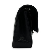 Classic Medium Black Shoulder Bag in Caviar Leather, Gold hardware