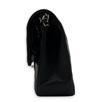 Classic Medium Black Shoulder Bag in Caviar Leather, Gold hardware