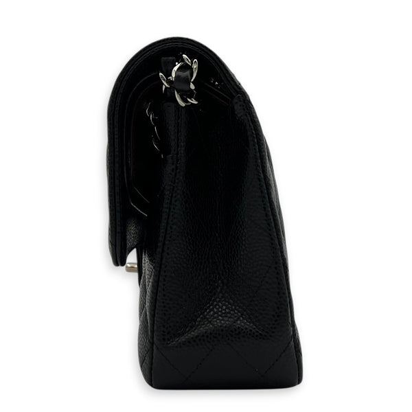 Classic Medium Black Shoulder Bag in Caviar Leather, Gold hardware