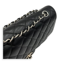 Classic Medium Black Shoulder Bag in Caviar Leather, Gold hardware